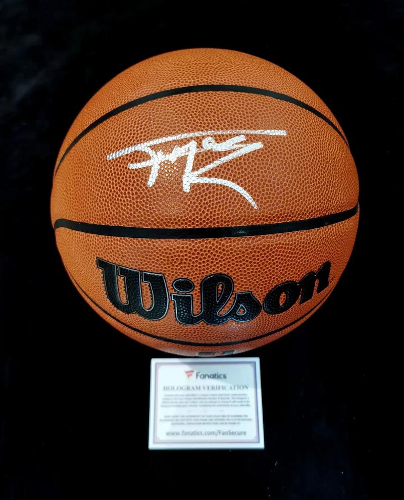 国际米兰vs利物浦全场数据：射门数6-8，控球率五五开（国际米兰对利物浦全场统计：射门6比8，控球势均力敌）