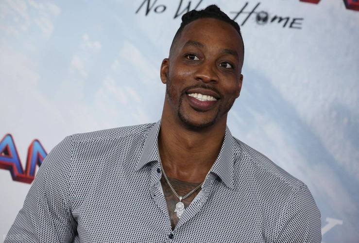 乔伊·巴顿因发布冒犯性社交媒体帖子被判缓刑（乔伊·巴顿因在社交媒体发布冒犯内容获判缓刑）