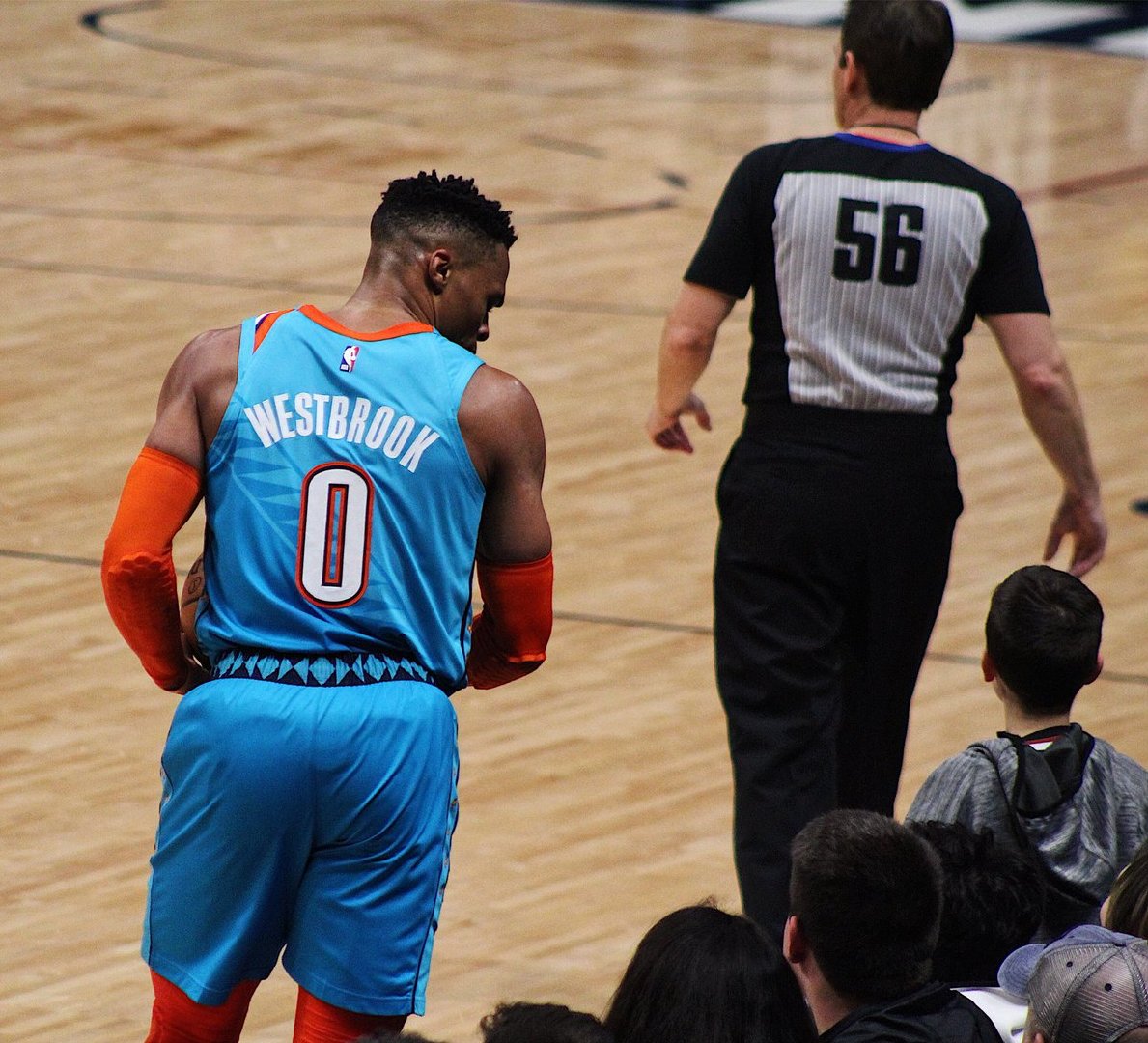 马刺队记：文班亚马＆卡斯尔后续与球队会合，但无法保证出战（马刺记者：文班亚马、卡斯尔稍后归队，能否出战未定）