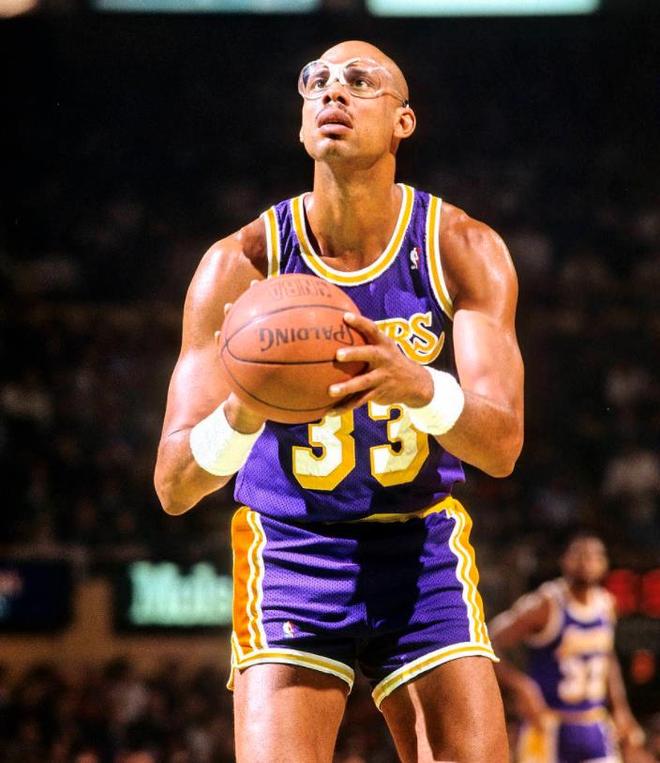 拉菲尼亚伤愈归来，巴萨精神领袖再现！他的价值远不止进球数据（拉菲尼亚伤愈复出，巴萨精神支柱归位：他的价值远不止进球）