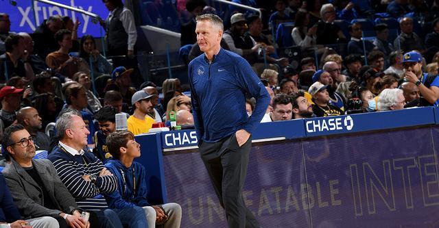 威少11月场均21+9+8，单月打出180俱乐部水准（威少11月场均21分9篮板8助攻，单月效率达180俱乐部标准）