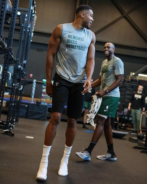 巴洛特利：现在的足球对抗更激烈，我认为自己仍能有出色表现（巴洛特利：当今足球对抗更强，但我依然能踢出高水准）