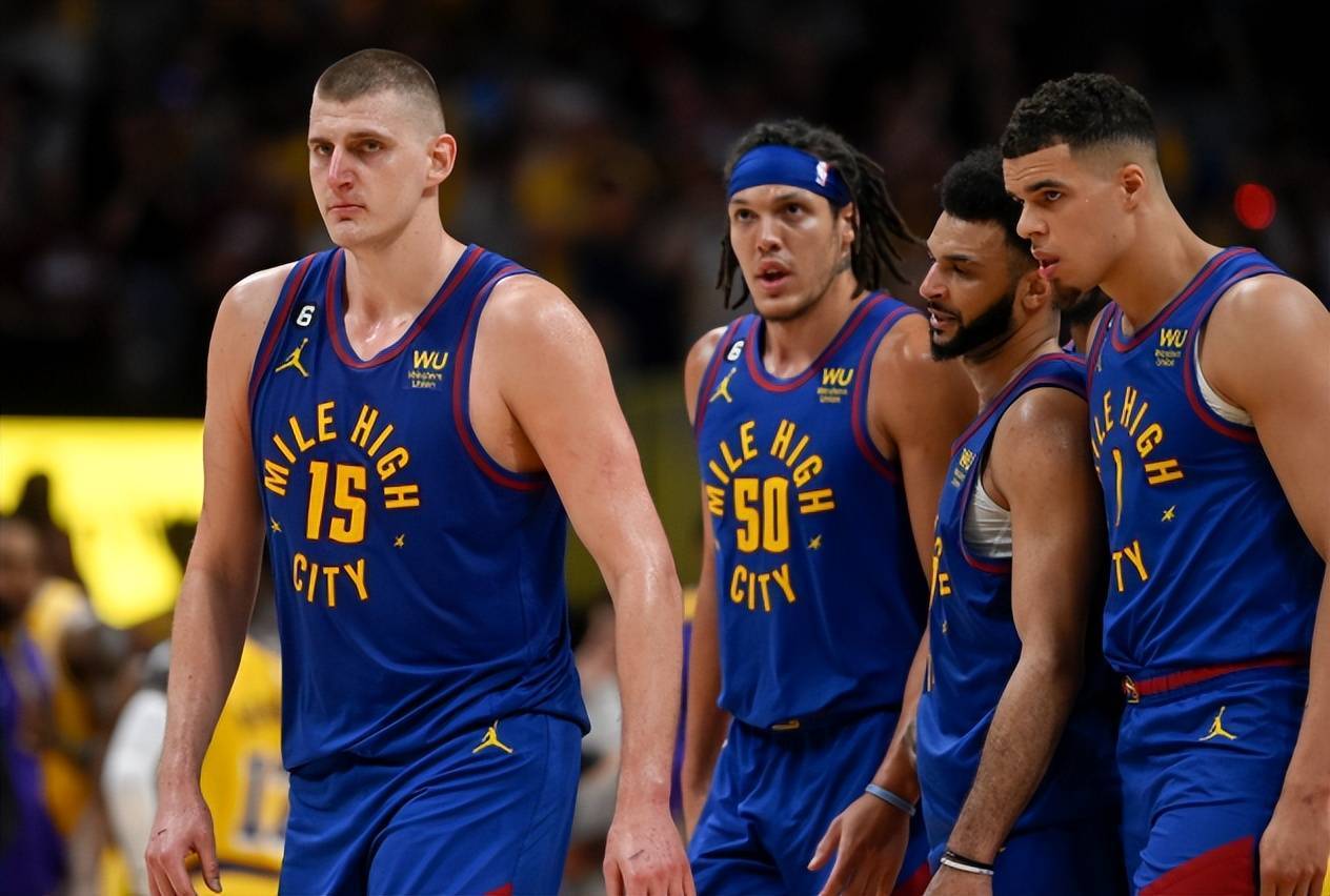 阿森纳以3-0大胜布鲁日，锁定16强席位，延续全胜纪录。（阿森纳3比0击败布鲁日，提前晋级16强并保持全胜）