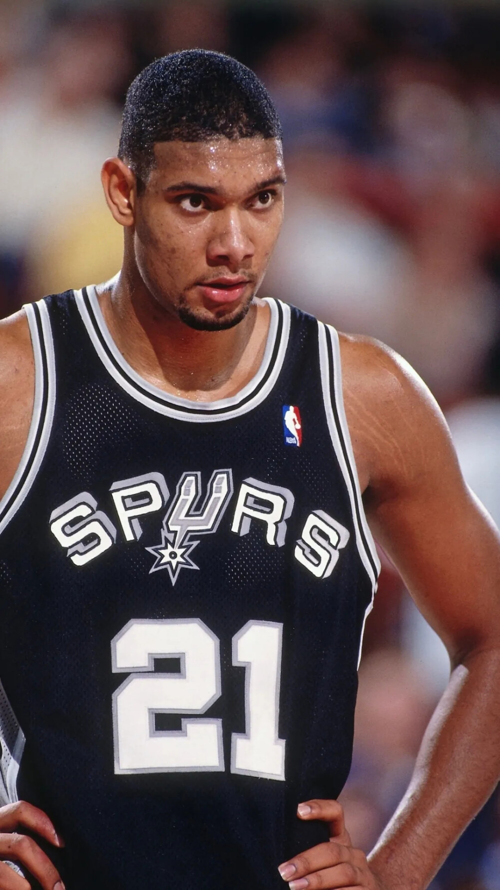 中国冰壶男队5-2轻取菲律宾：迎落选赛三连胜！对手遭压制提前认输（中国男子冰壶队5比2击败菲律宾，落选赛豪取三连胜，对手承压提前认负）